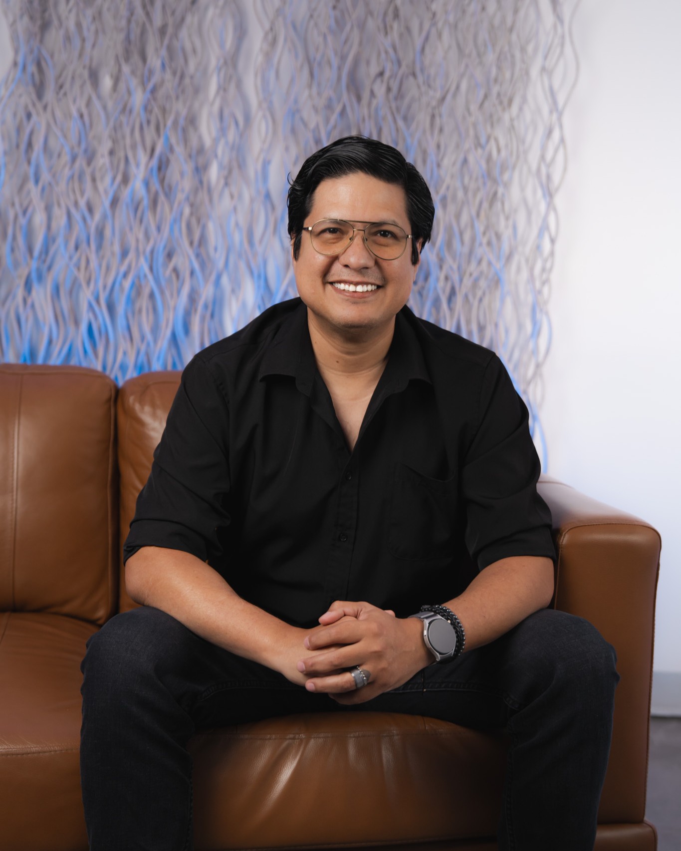 Johnny Calderón, mortgage loan officer serving Arizona and Texas.